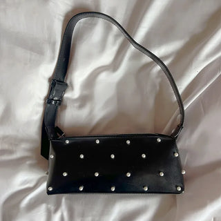 Pearl pointed bag