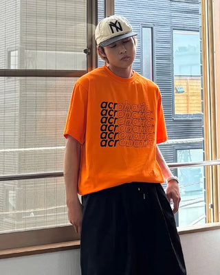 Acrobatic Lettering Half-Sleeve T-Shirt