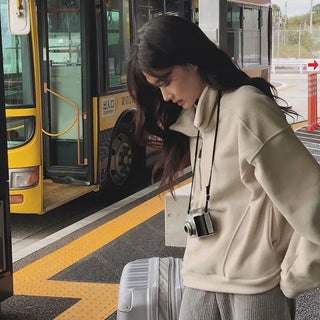 Loose-fit fleece half-length hoodie