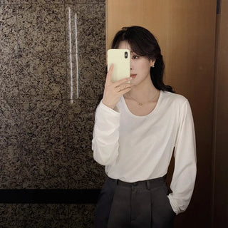 Soft U-neck T-shirt - 6 colors