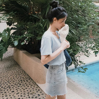 U-neck T-shirt - 7 colors