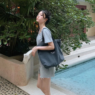 U-neck T-shirt - 7 colors