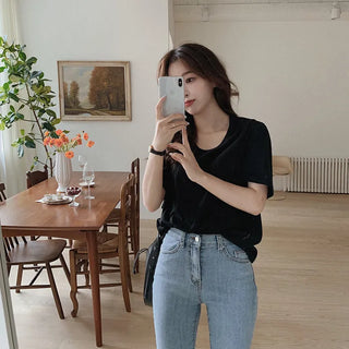 U-neck T-shirt - 7 colors