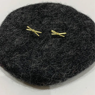 bow stud earrings