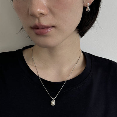 pearl necklace