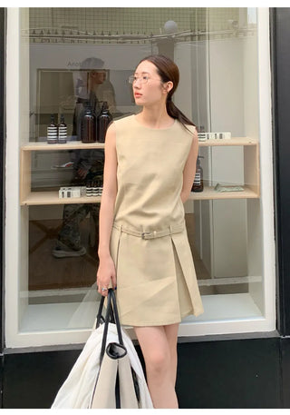 sleeveless midi dress