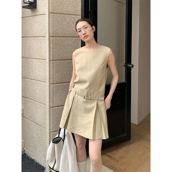 sleeveless midi dress