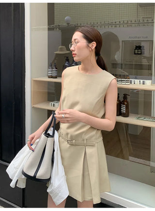 sleeveless midi dress