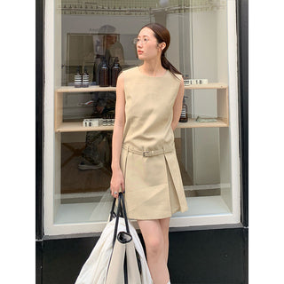 sleeveless midi dress