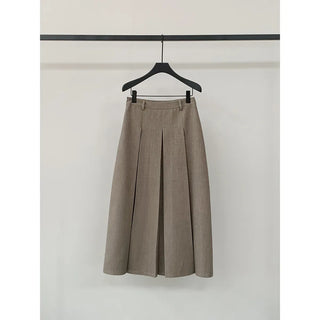 pleated skirt