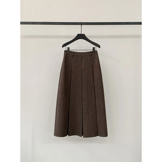 pleated skirt
