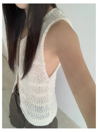 Sleeveless Knit top
