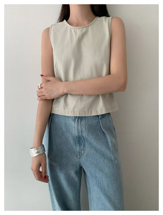 Sleeveless Slim top