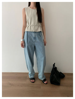 Sleeveless Slim top
