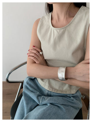 Sleeveless Slim top