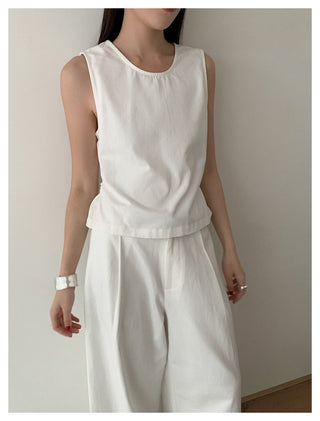 Sleeveless Slim top