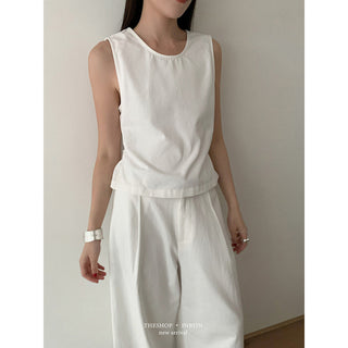 Sleeveless Slim top