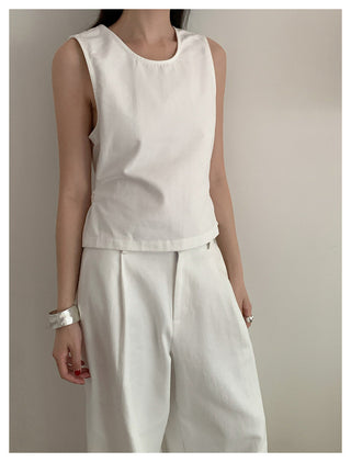 Sleeveless Slim top