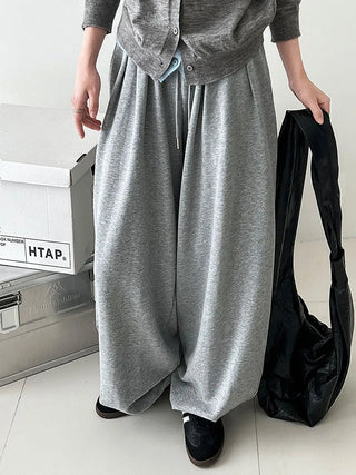 pleated sweatpants
