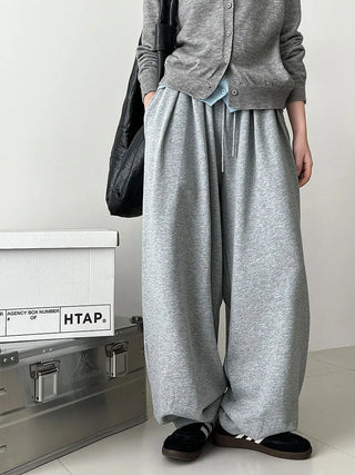 pleated sweatpants