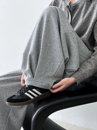 pleated sweatpants