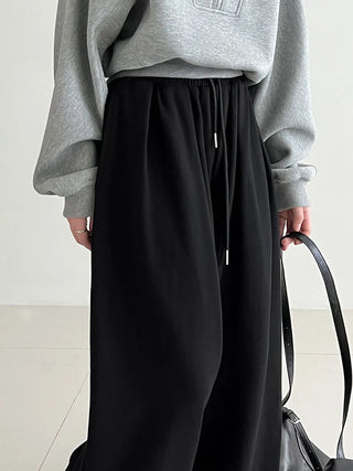 pleated sweatpants