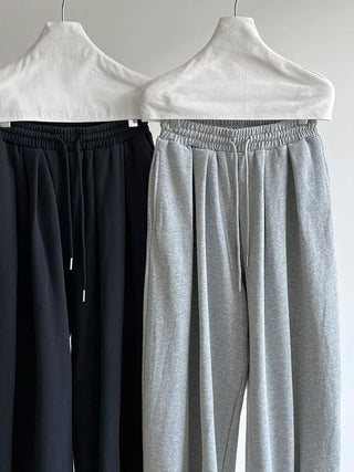 pleated sweatpants