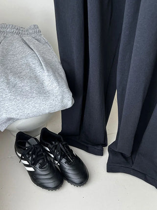 pleated sweatpants