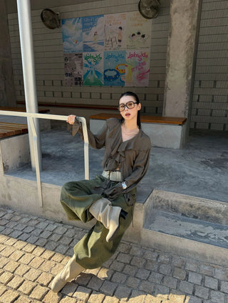 V-neck ruffled shirt