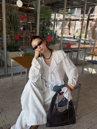 V-neck ruffled shirt