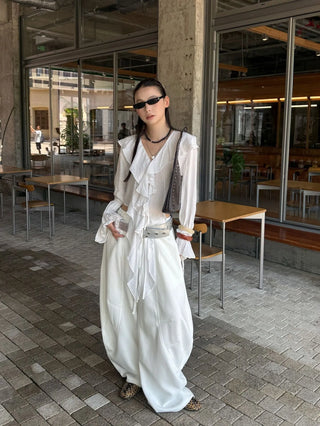 V-neck ruffled shirt