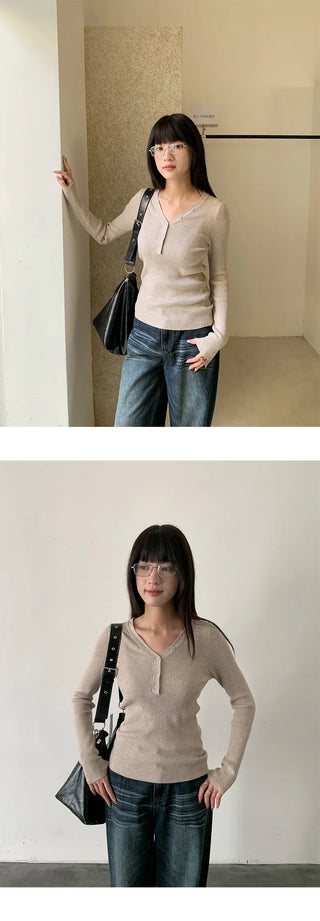 V-neck stripe knit