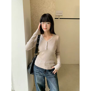 V-neck stripe knit