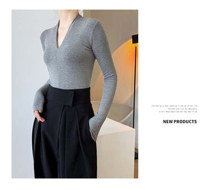 V-neck bottoming shirt