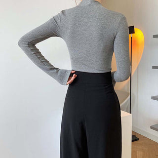 V-neck bottoming shirt