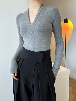 V-neck bottoming shirt