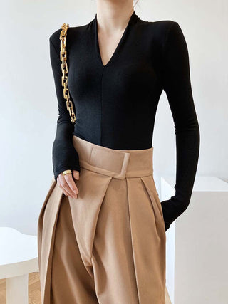 V-neck bottoming shirt