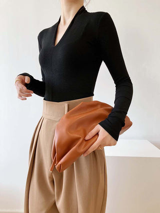 V-neck bottoming shirt