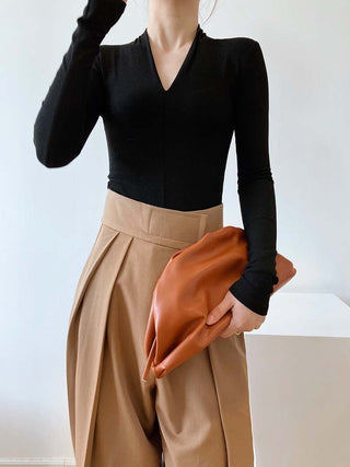 V-neck bottoming shirt