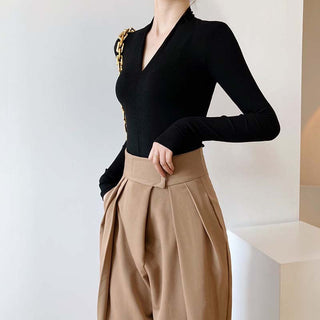 V-neck bottoming shirt