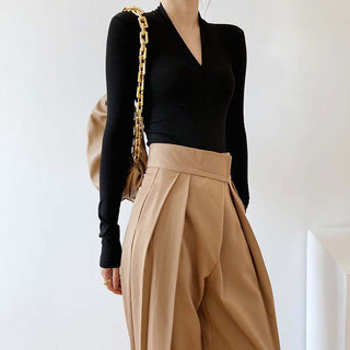V-neck bottoming shirt