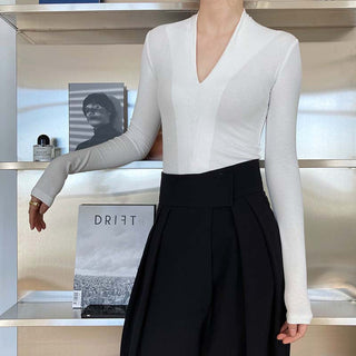 V-neck bottoming shirt