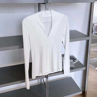 V-neck bottoming shirt
