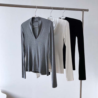 V-neck bottoming shirt