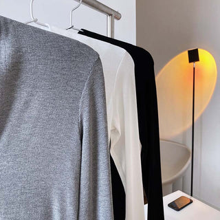 V-neck bottoming shirt