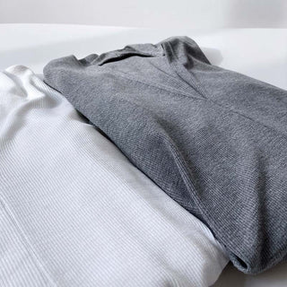 V-neck bottoming shirt