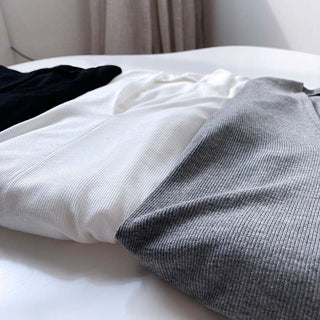 V-neck bottoming shirt
