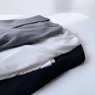 V-neck bottoming shirt
