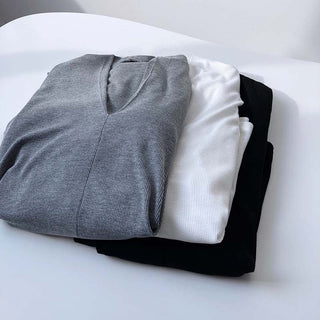 V-neck bottoming shirt