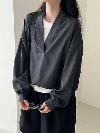 V-neck loose shirt